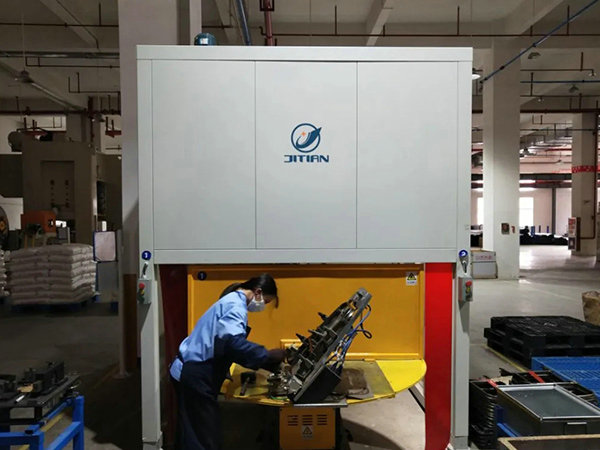 【吉天纪实】内置顶式机器人工作站专用净化器！